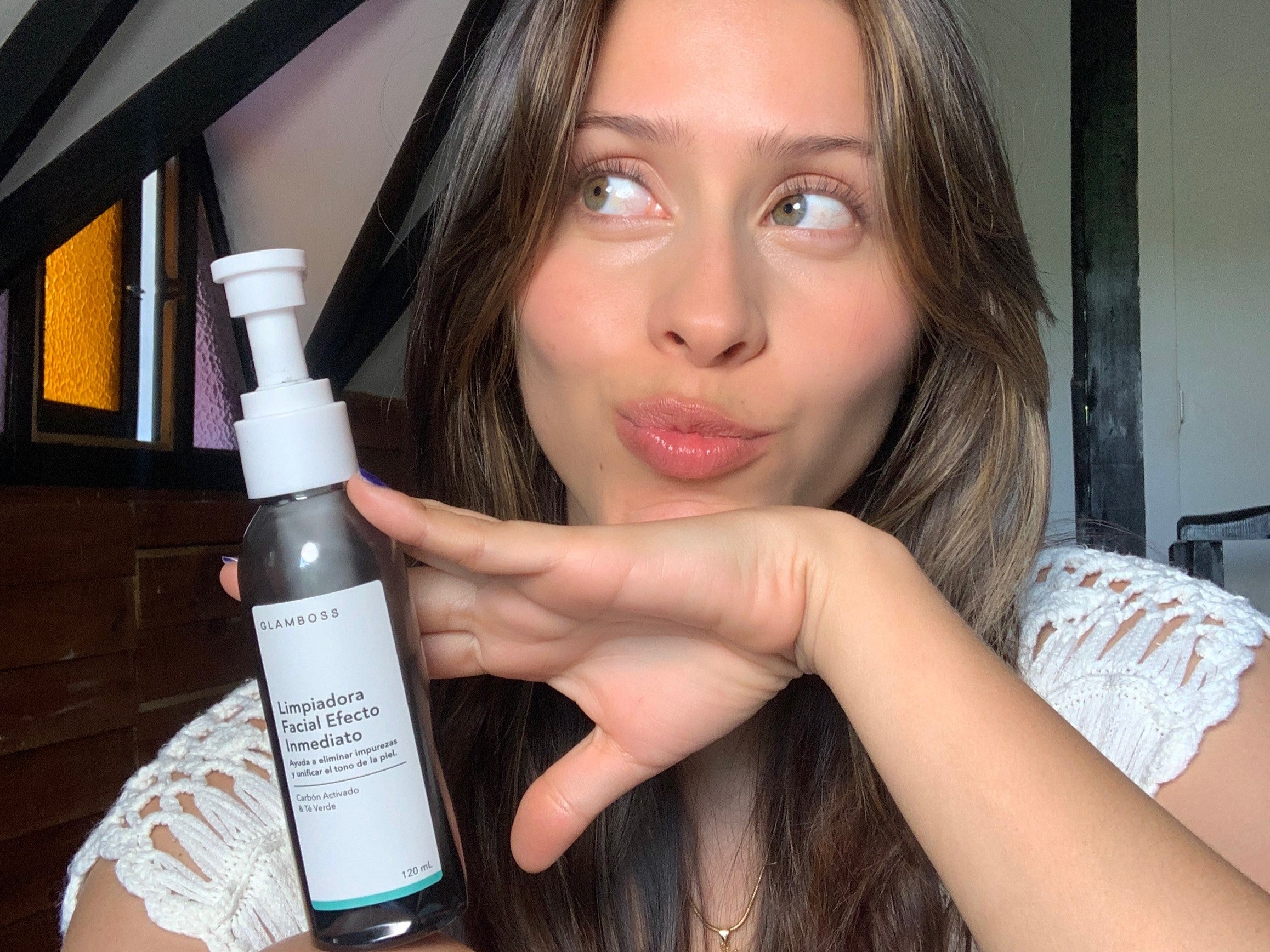 4 Cosas que No Estás Haciendo Bien al Momento de Limpiar tu Rostro!