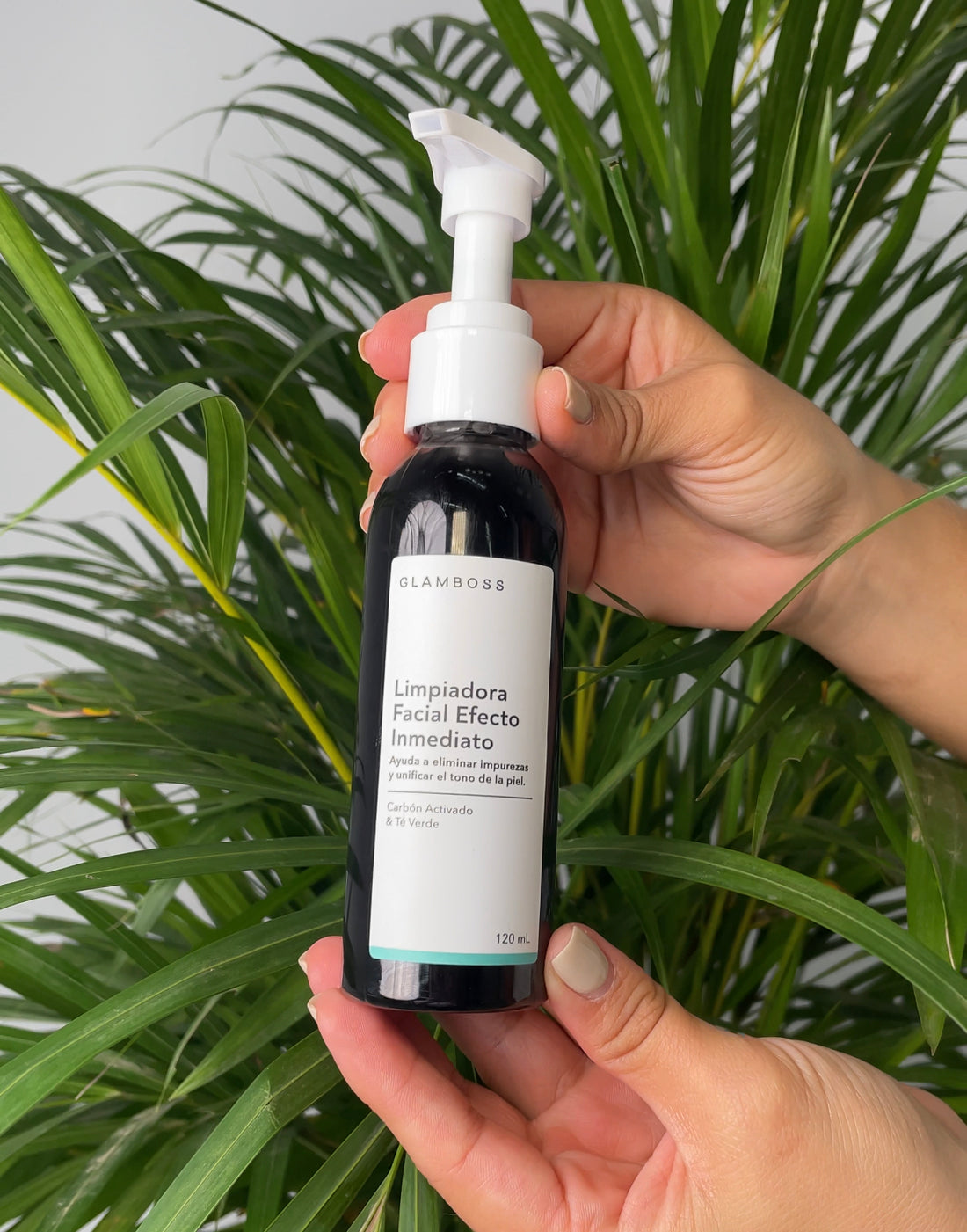 ¿Qué es el carbón activado y cómo se utiliza en la piel? Descubre sus beneficios